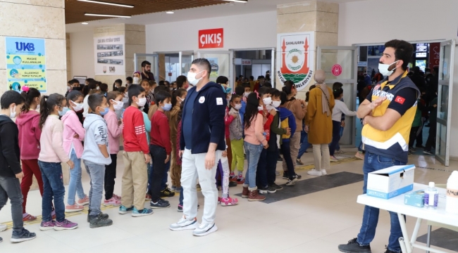 Türkiye'de İlk "Kitap Fuarında" Yerinde Aşı Uygulaması!