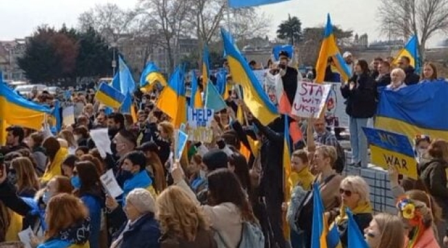 Ukraynalıların İstanbul'daki savaş protestosuna Ruslar da katıldı!