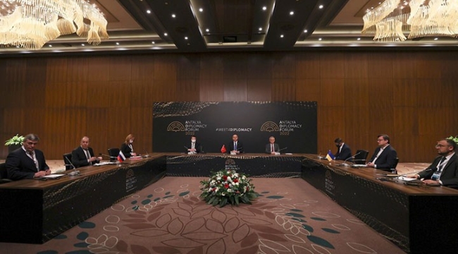 İlk fotoğraflar geldi: Rus ve Ukraynalı bakanlar masaya oturdu!