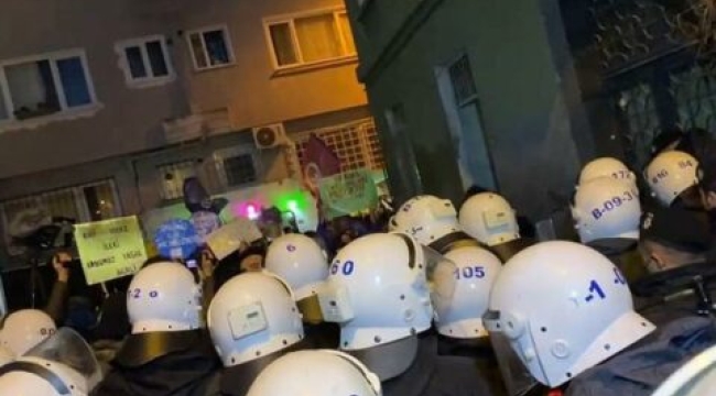 TAKSİM'DE KADINLARLA POLİS ARASINDA GERGİNLİK!