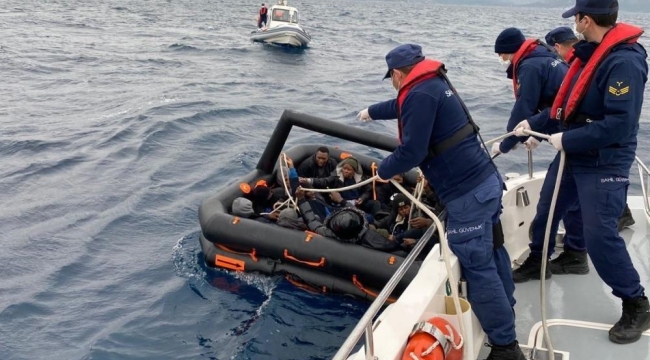 70 göçmen teknede aç susuz ölüm kalım mücadelesi verdi!