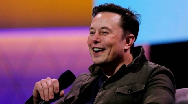 Elon Musk Twitter'ı satın aldı!