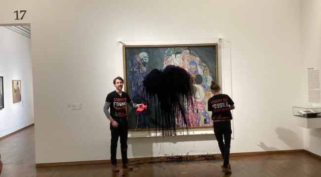 Çevre aktivistleri ünlü tabloya siyah sıvı döktü!