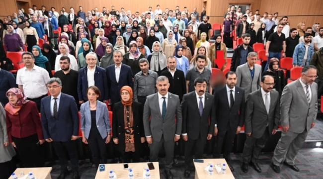 İstiklal Marşı okunurken ayağa kalkmayan akademisyen açığa alındı!
