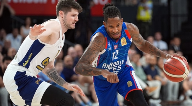 Fenerbahçe dev serinin ilk maçında Anadolu Efes'i devirdi!