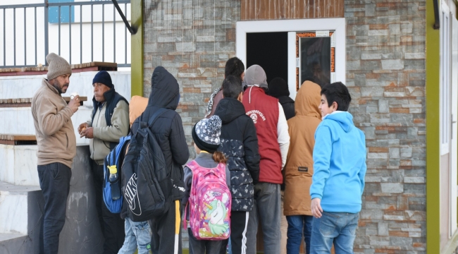 Hilvan Belediyesi Her Sabah 700 Kişiye Sıcak Çorba İkram Ediyor