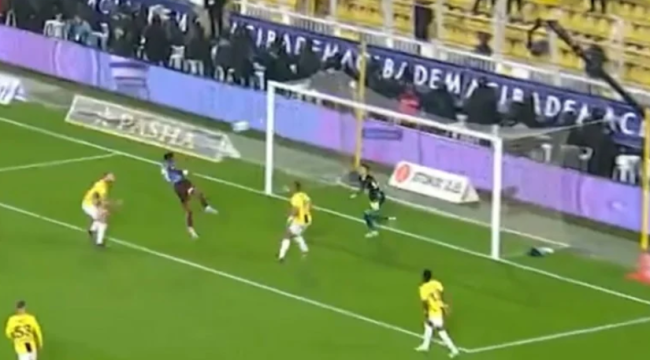 KADIKÖY'DE DİREKLER KONUŞTU!
