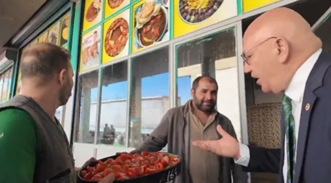 Mahmut Tanal tepsi kebabında et göremeyince sinirlendi